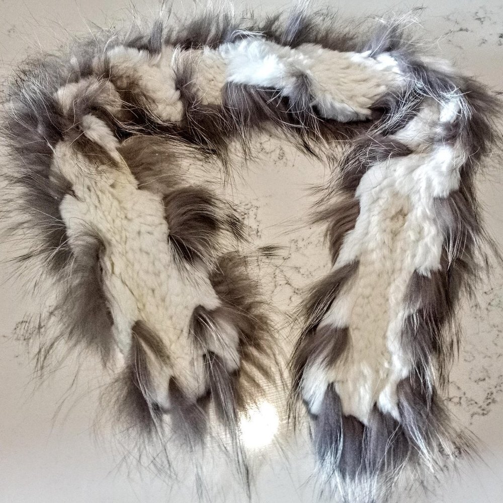 Soft Taupe White Fur Collar - Picture 2 of 4